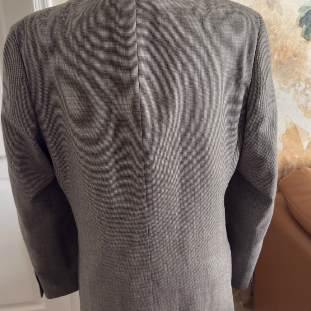 Calvin Klein Silk-Wool Blazer (Women’s Styled / Menswear Fit 38R)– Size 10 - Picture 8 of 14